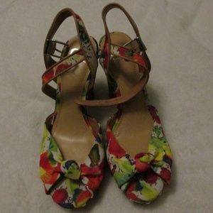 💥SALE💥 Gianni Bini Floral Heels